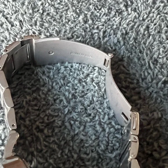 Authentic DKNY Women’s Mother of Pearl Watch Silver Stainless Steel Crystal - Picture 5 of 5